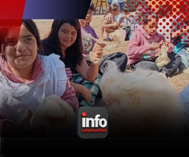 Alumnos de Los Reartes vivieron una jornada de hilado ancestral y saberes originarios